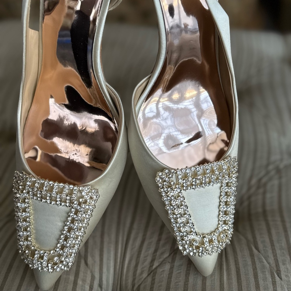 Badgley Mischka Ivory Satin Slingback Pumps with Crystal Buckle - Picture 10 of 12
